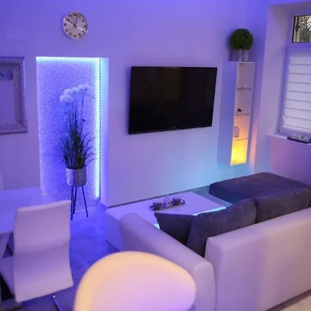 Apartment In Mit Grill, Garten Und Whirlpool *