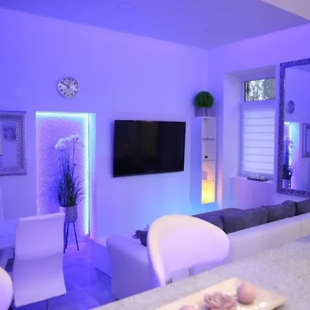 In Mit Grill, Garten Und Whirlpool Apartment